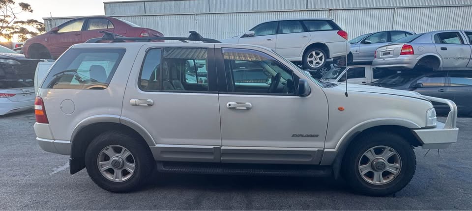 Ford Explorer 2002 driver side