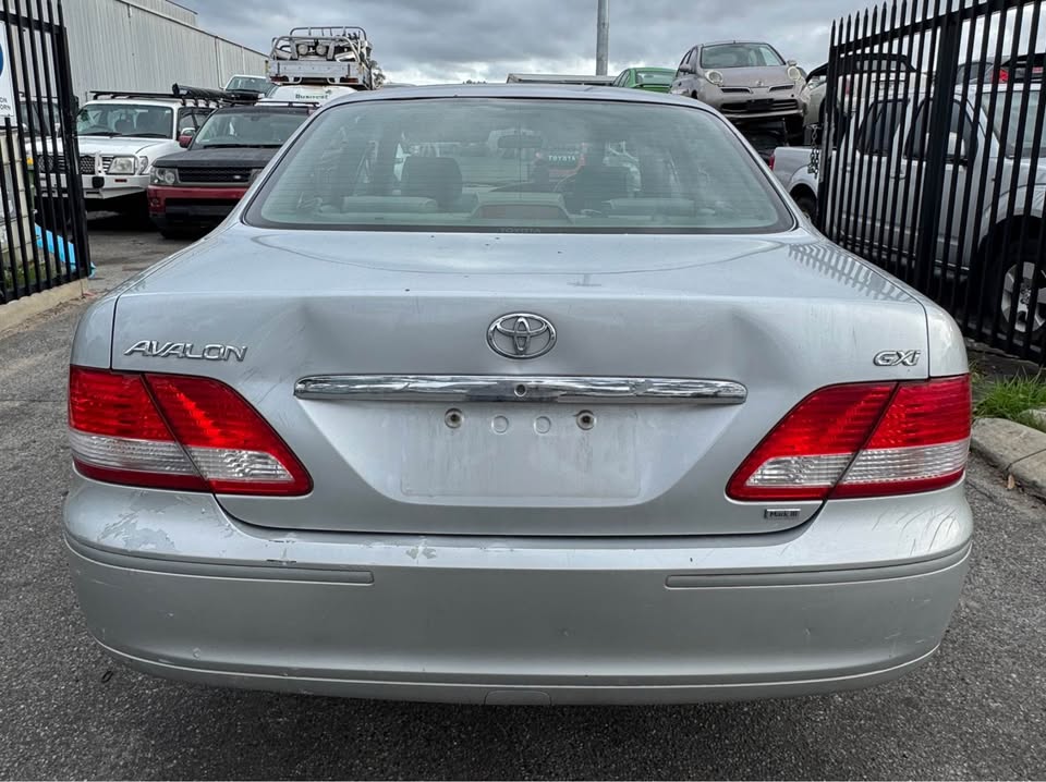 WRECKING Toyota Avalon 2005