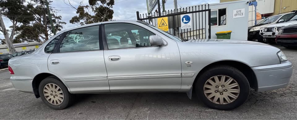 WRECKING Toyota Avalon 2005